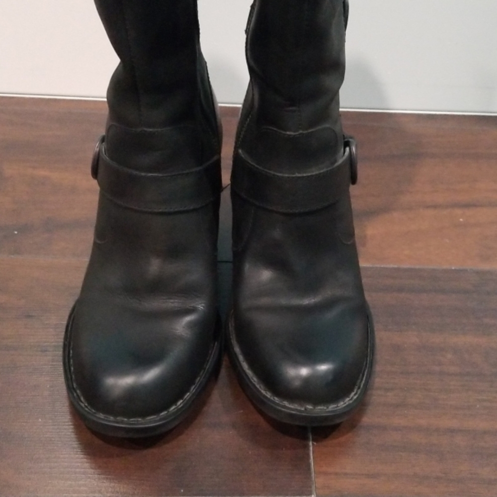 Boots - Picture 4 of 4